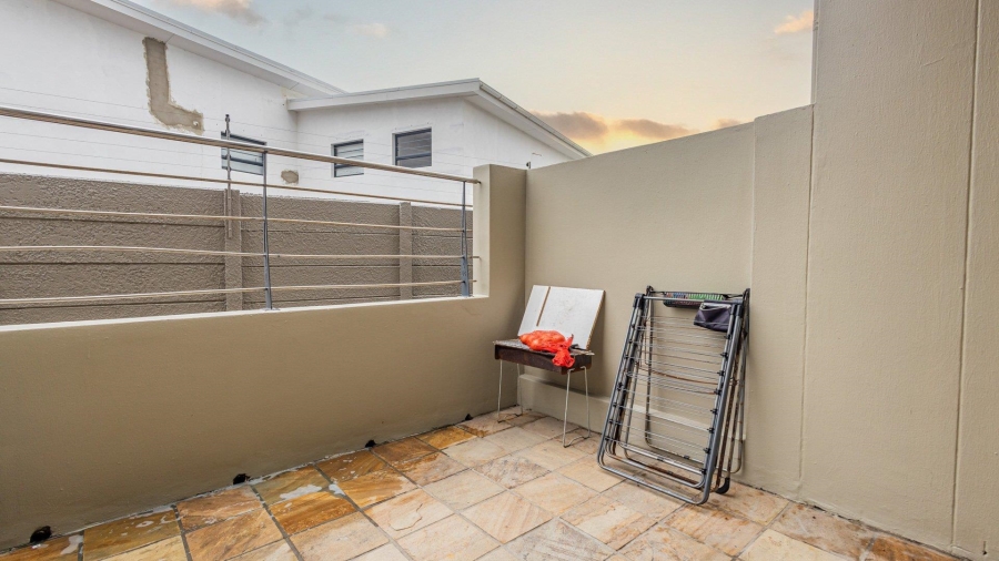 1 Bedroom Property for Sale in Table View Western Cape
